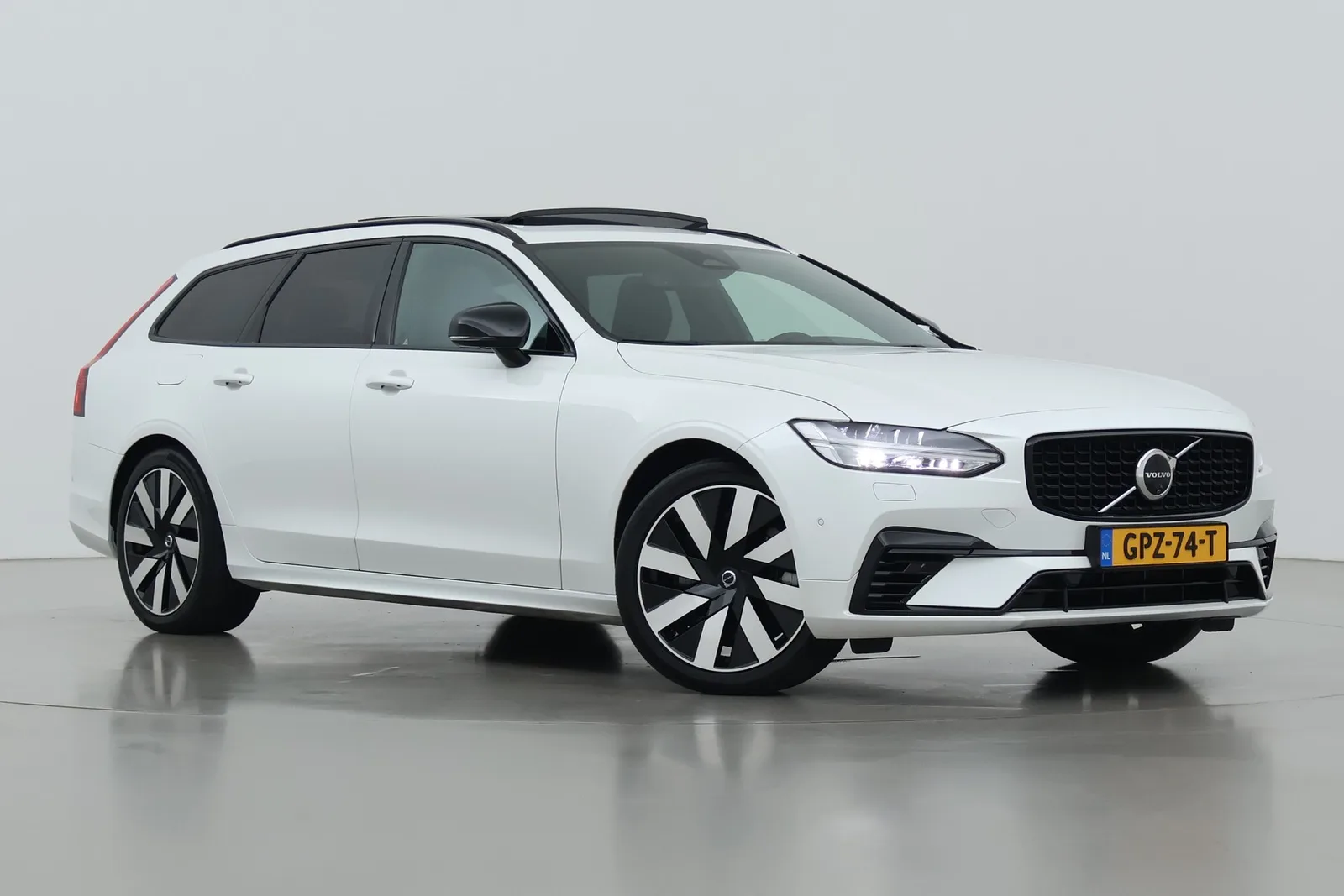 Volvo V90 (2024) — foto 1