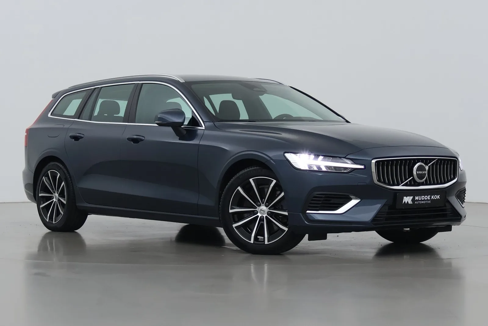Volvo V60 (2023) — foto 1