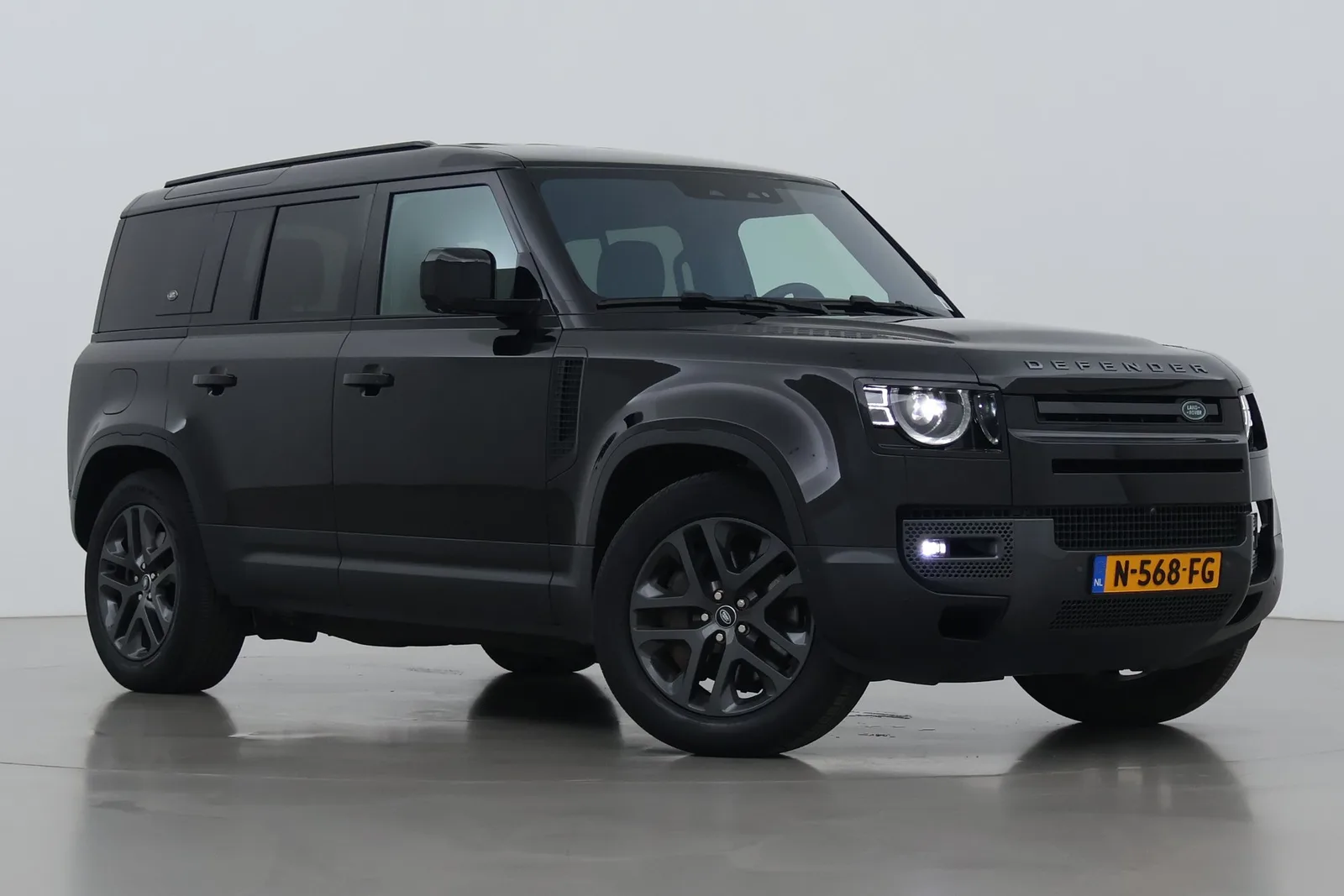 Land Rover Defender (2021) — foto 1