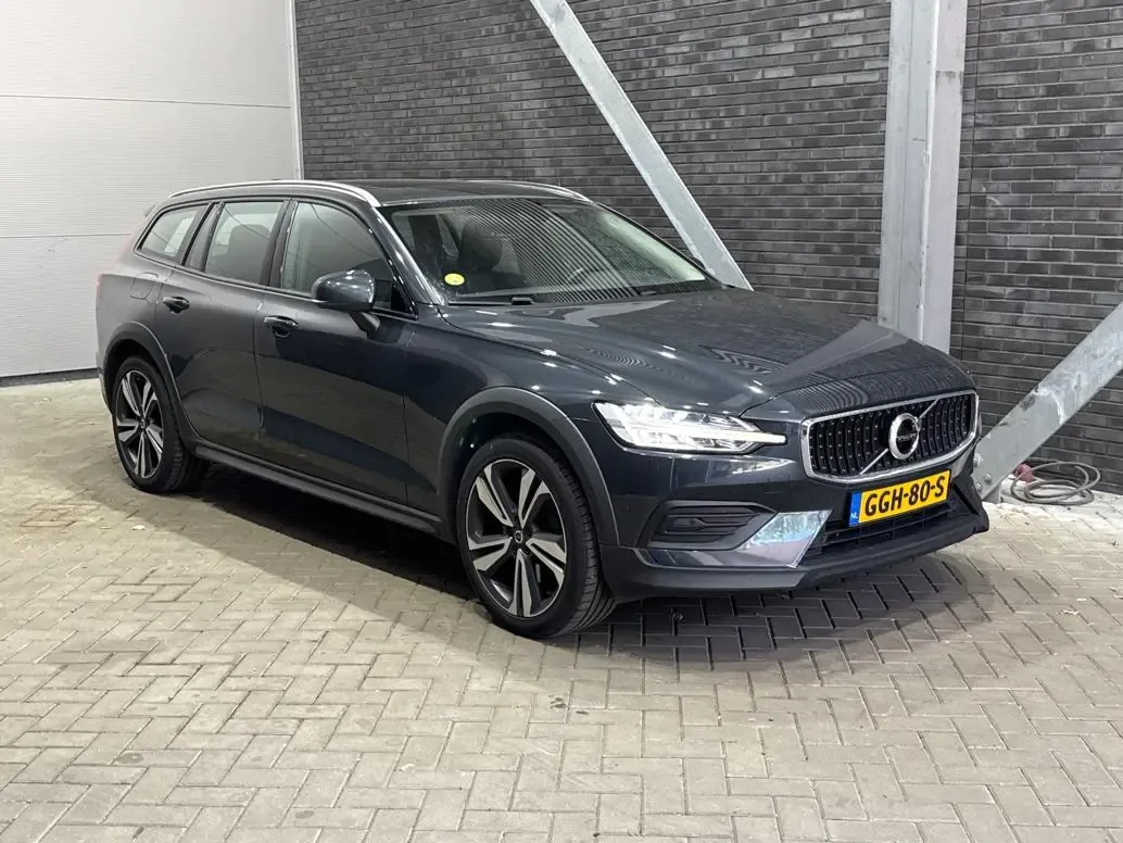 Volvo V60 (2019) — foto 1