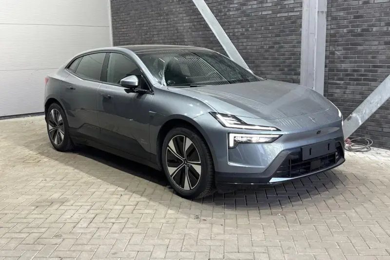 Polestar 4 (2024)