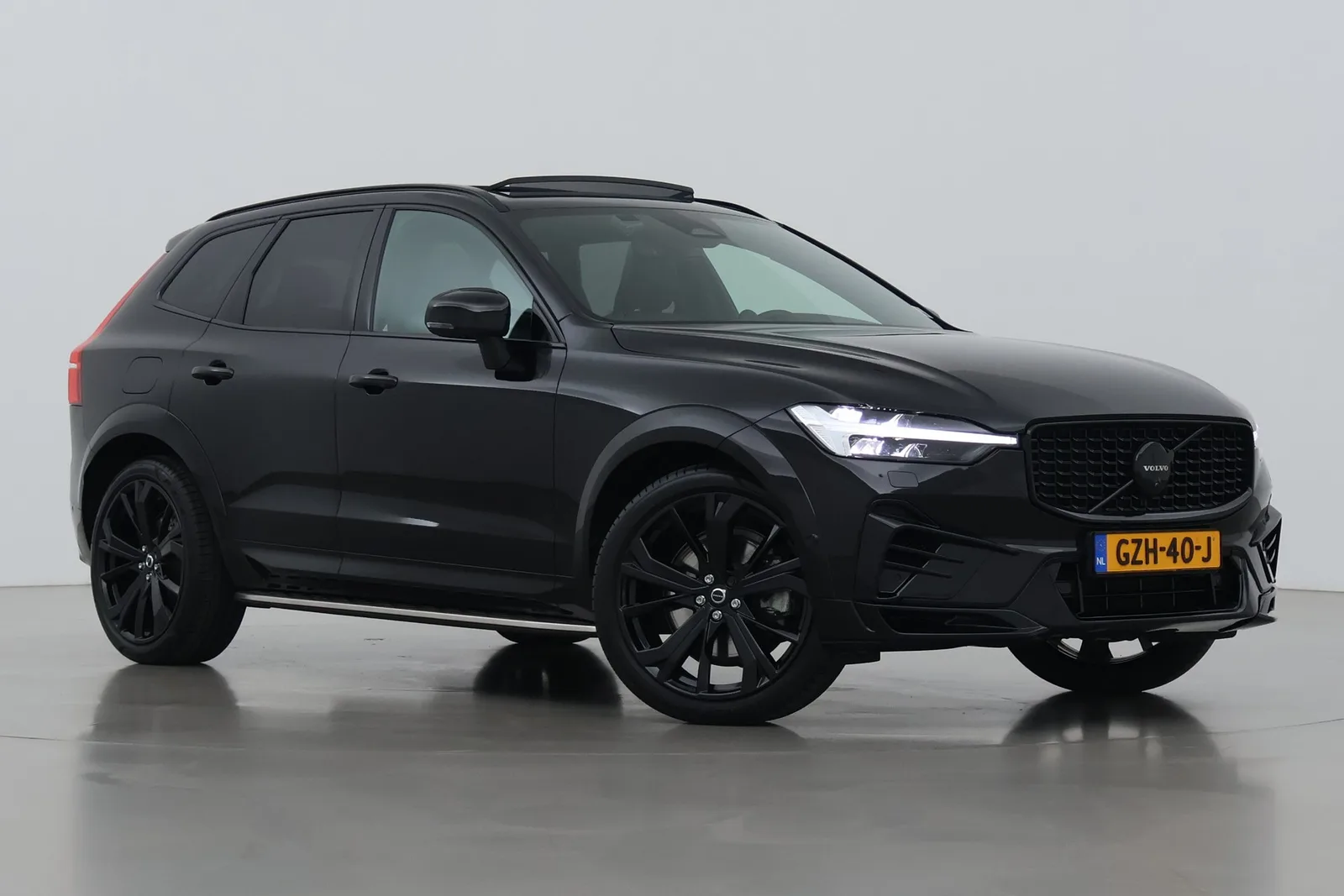 Volvo XC60 (2025) — foto 1
