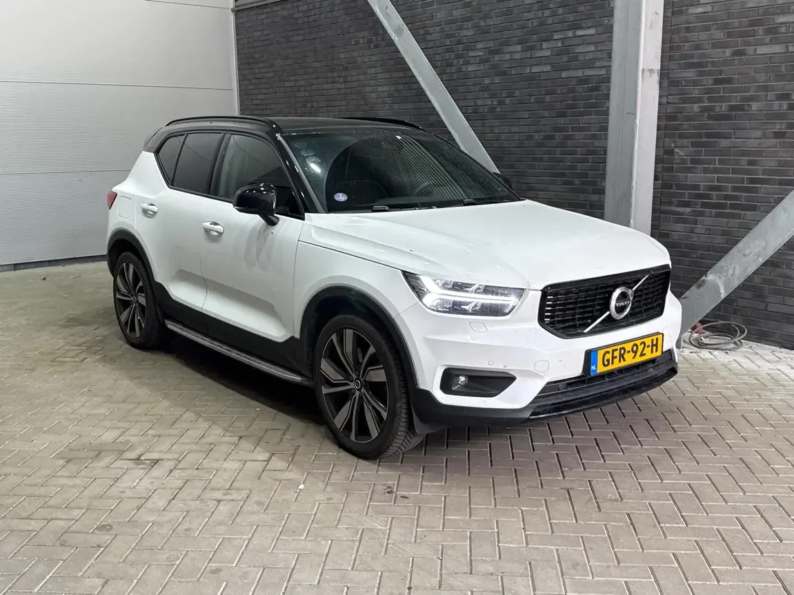 Volvo XC40 (2021) — foto 1