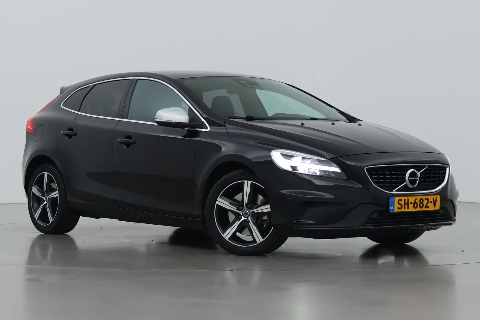 Volvo V40 (2018) — foto 1