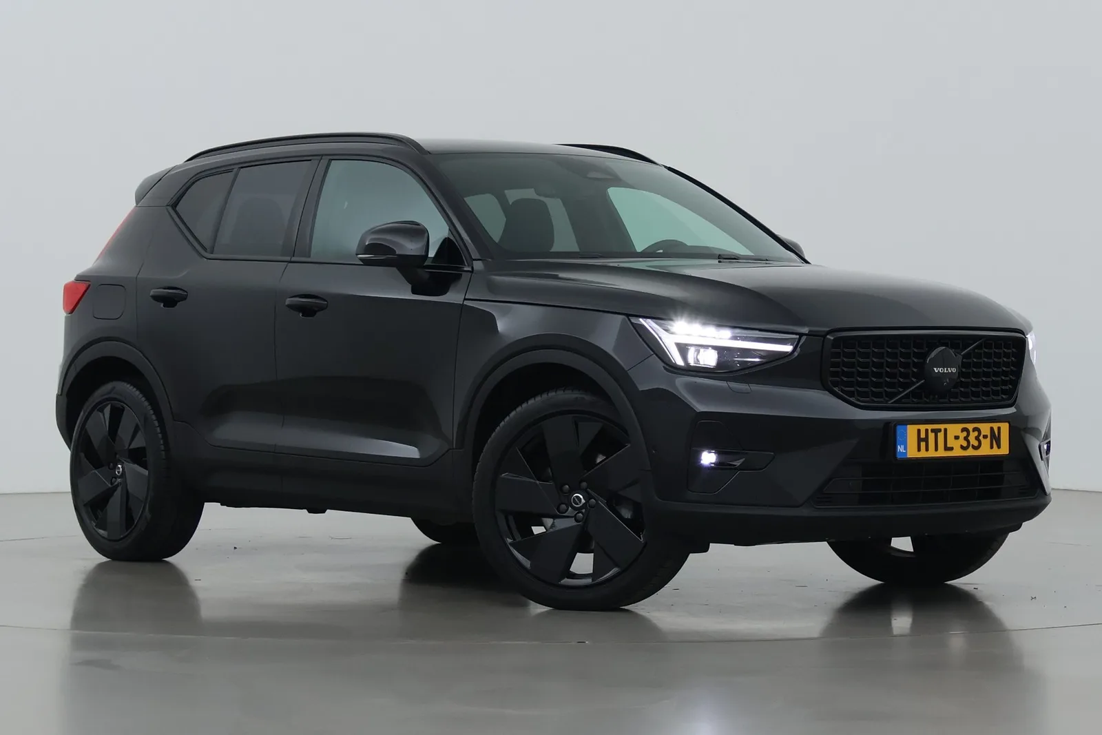 Volvo XC40 (2024) — foto 1
