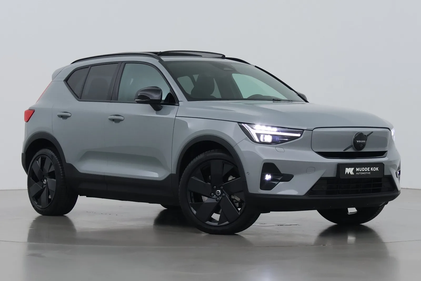 Volvo EX40 (2026) — foto 1