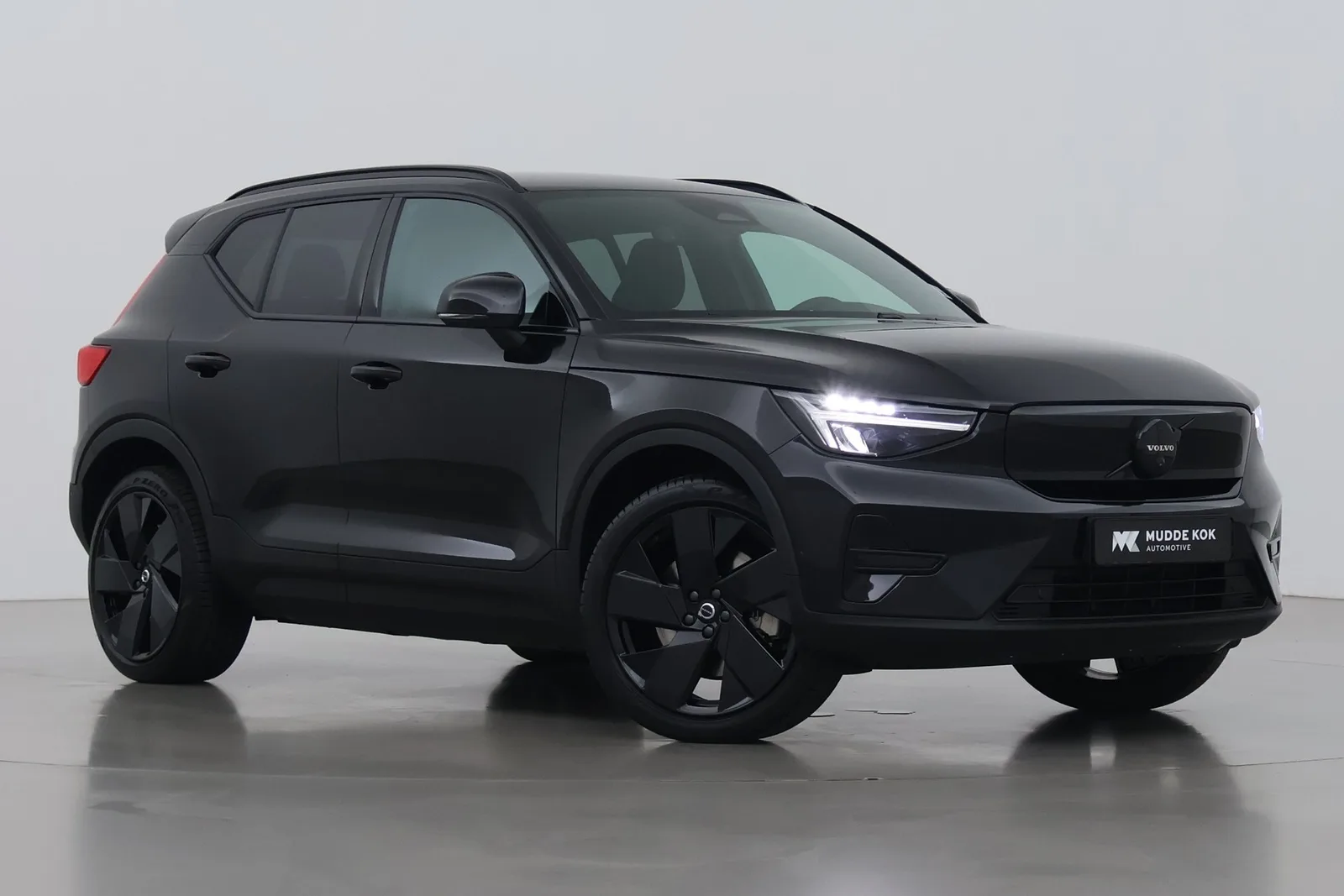 Volvo EX40 (2026) — foto 1