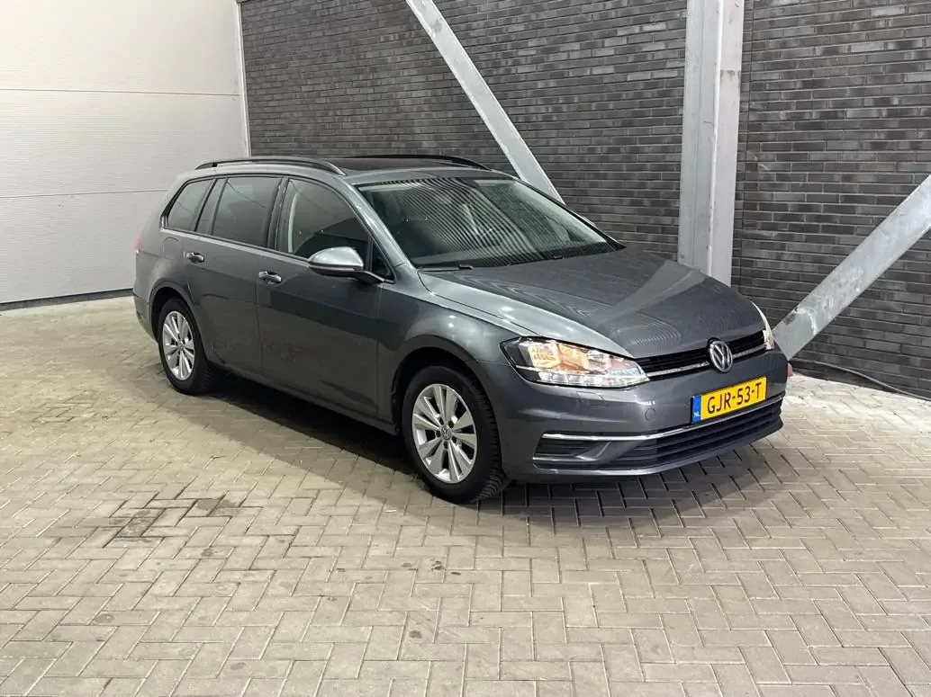 Volkswagen Golf (2019) — foto 1