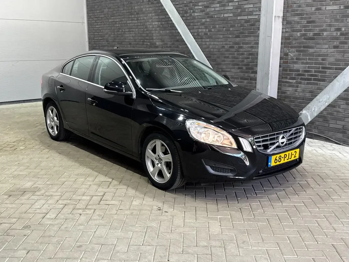 Volvo S60 (2011) — foto 1