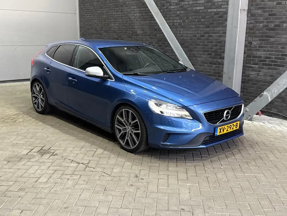 Volvo V40 (2017) — foto 1