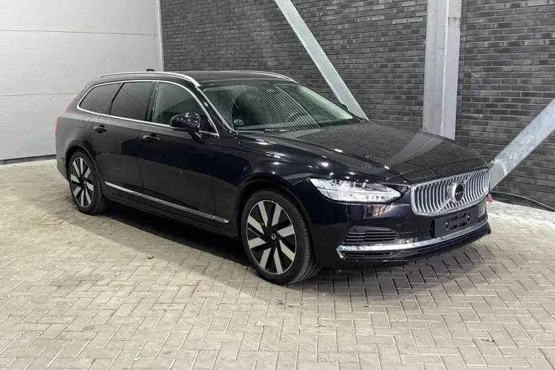 Volvo V90 (2025)