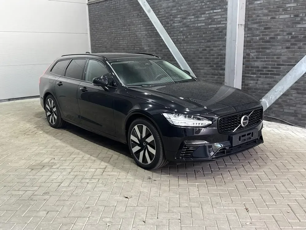 Volvo V90 (2024) — foto 1