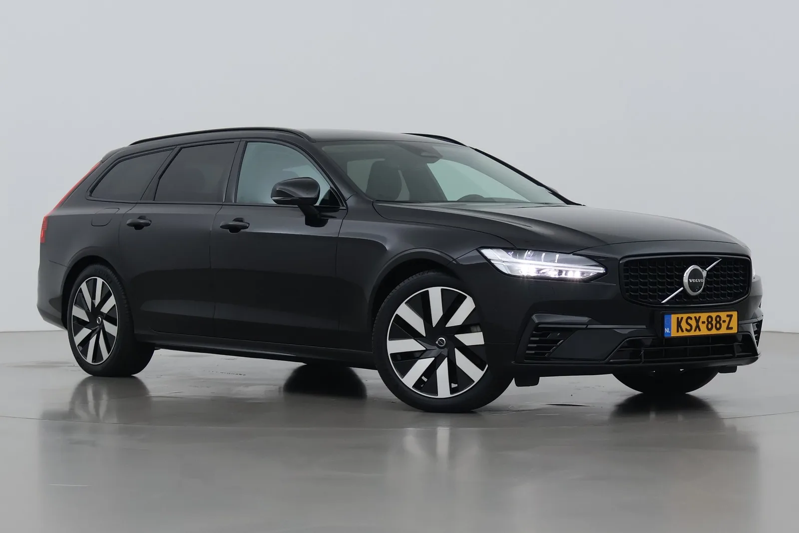 Volvo V90 (2024) — foto 1