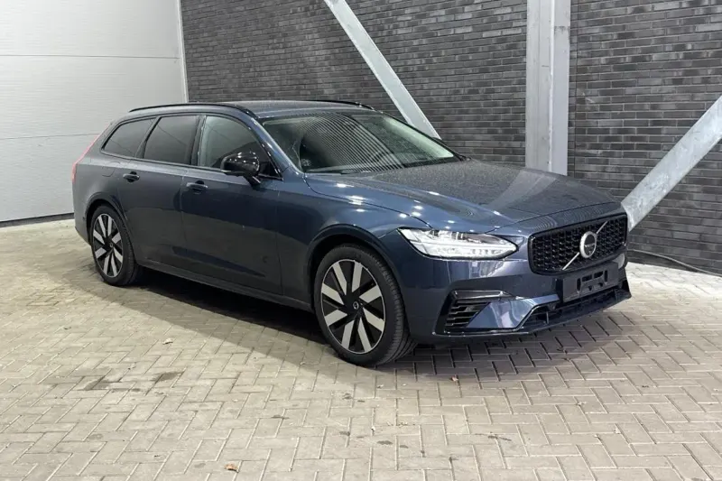 Volvo V90 (2025)