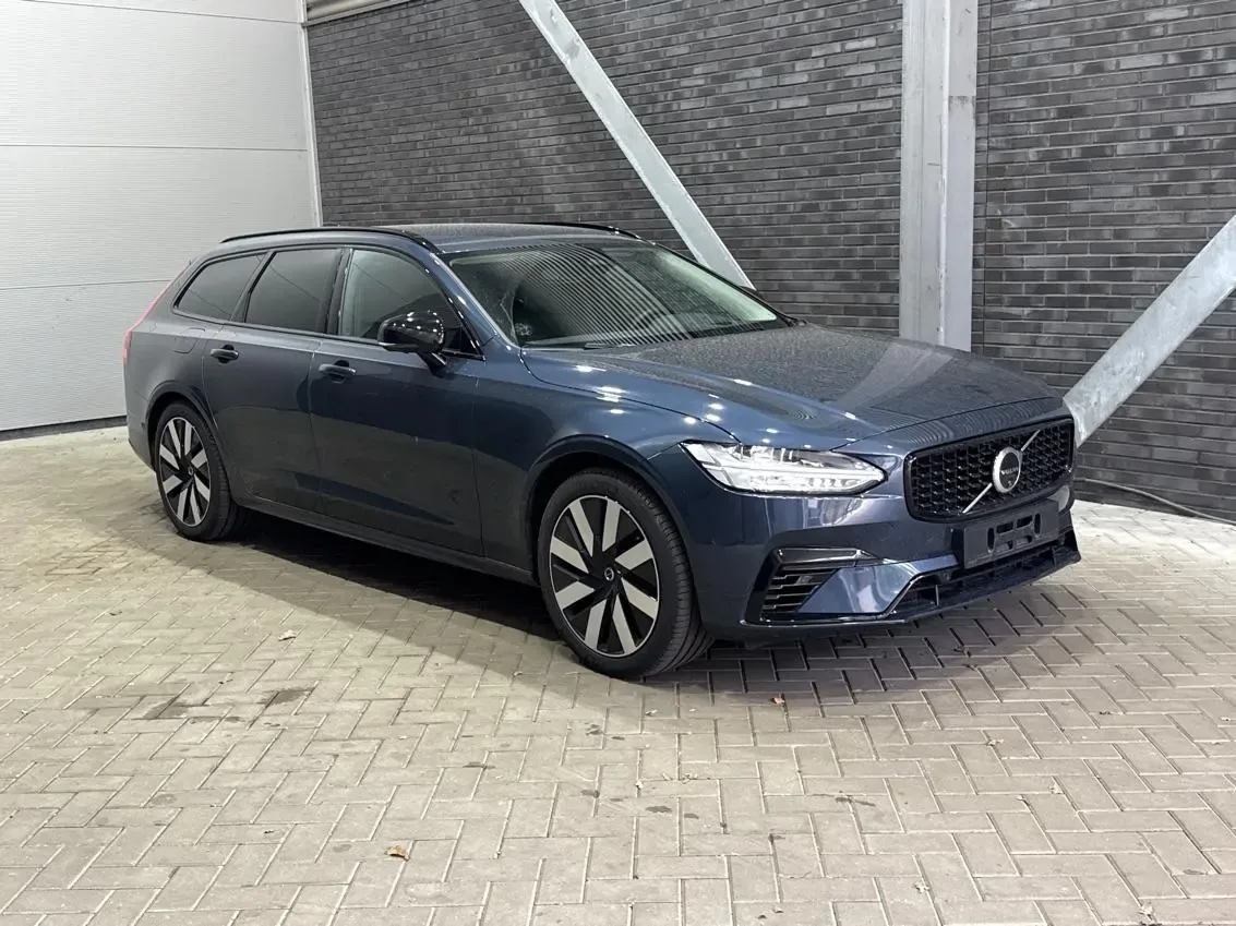 Volvo V90 (2025) — foto 1