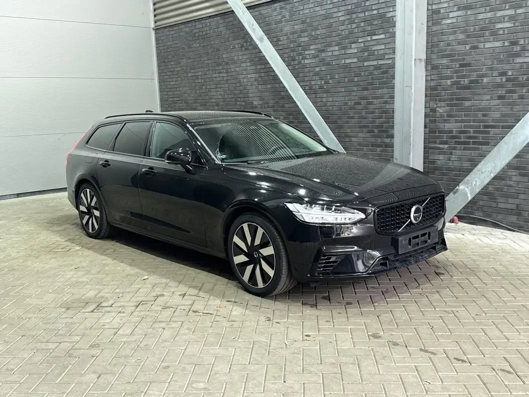 Volvo V90 (2024) — foto 1