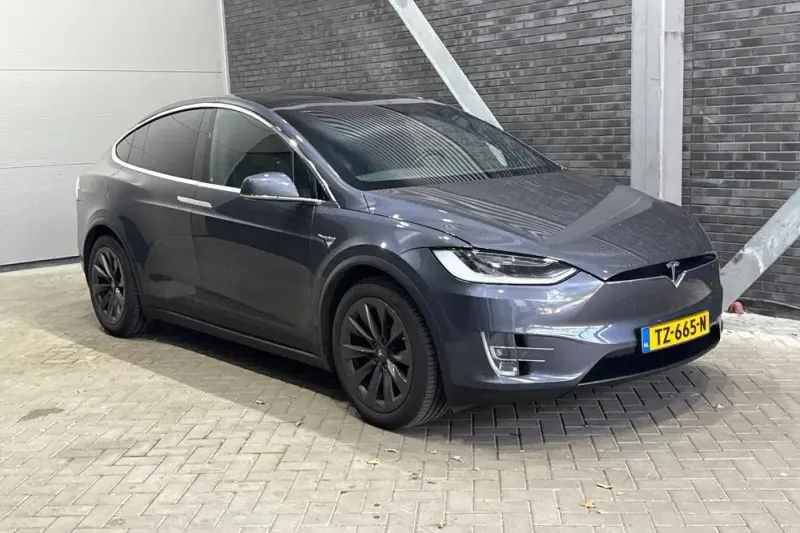 Tesla Model X (2018)