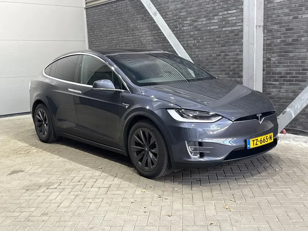 Tesla Model X (2018) — foto 1