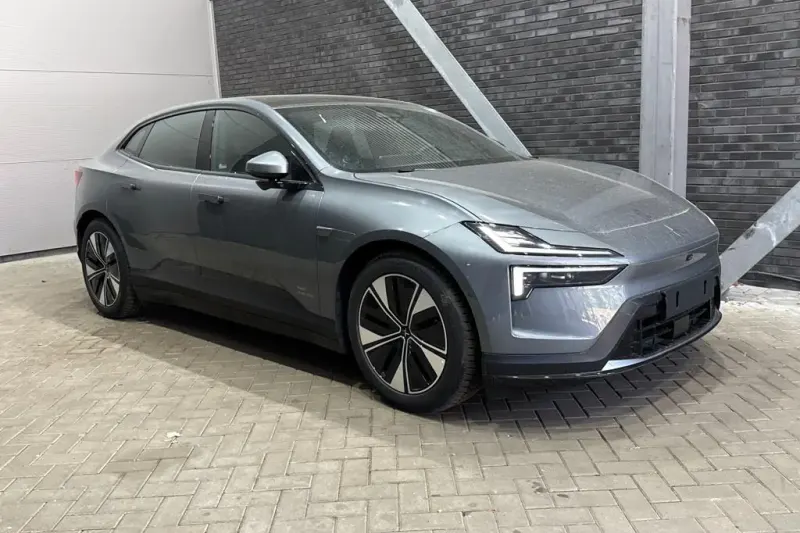 Polestar 4 (2025)