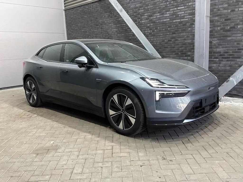 Polestar 4 (2025) — foto 1