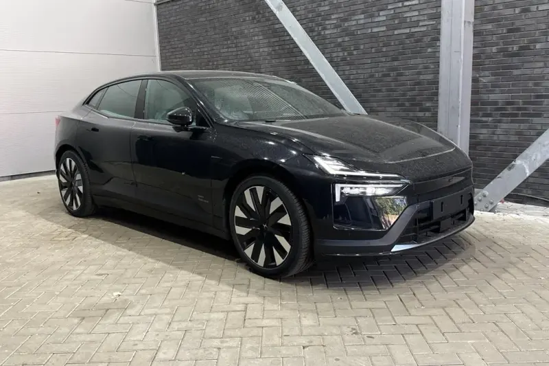Polestar 4 (2024)