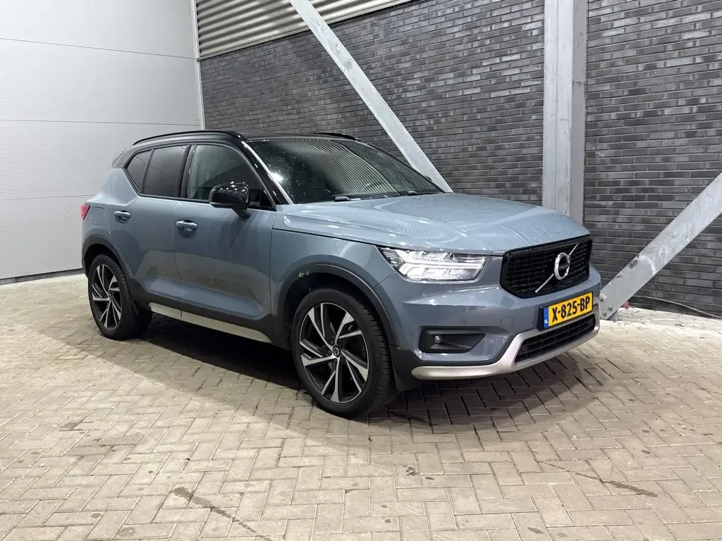 Volvo XC40 (2020) — foto 1