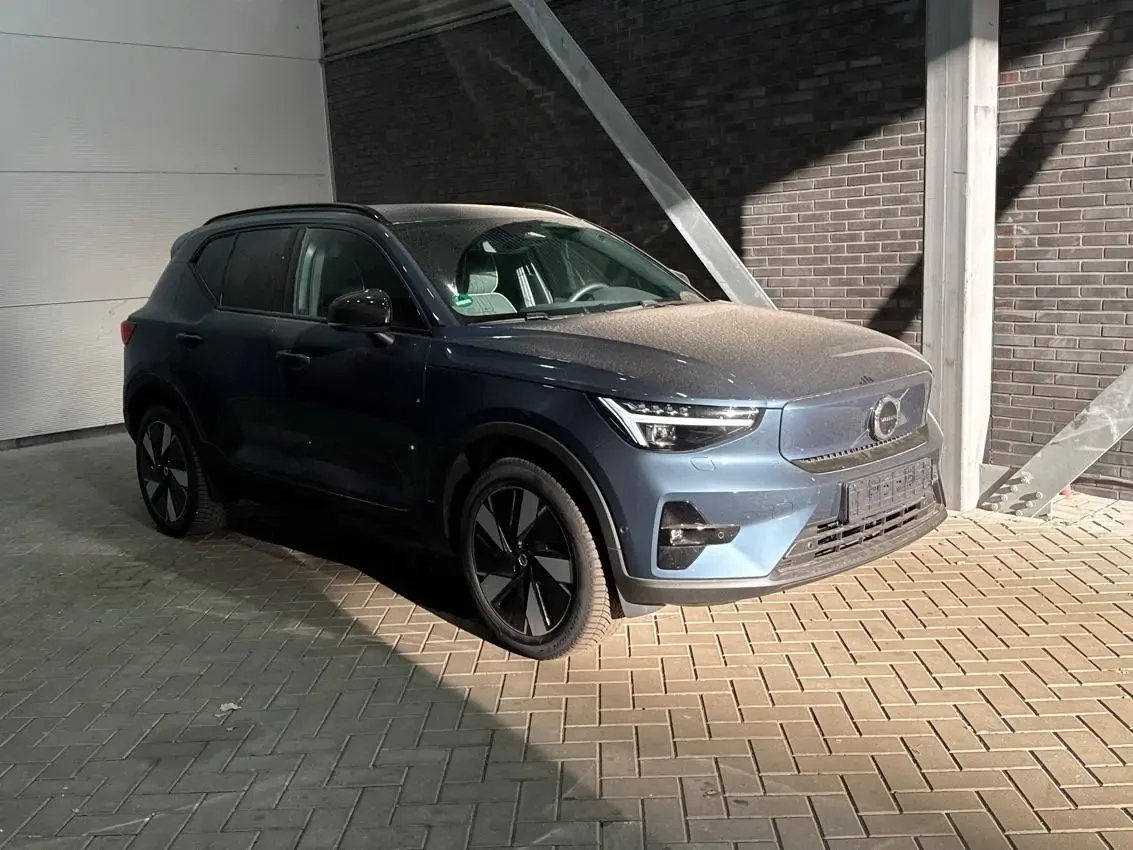 Volvo EX40 (2026) — foto 1