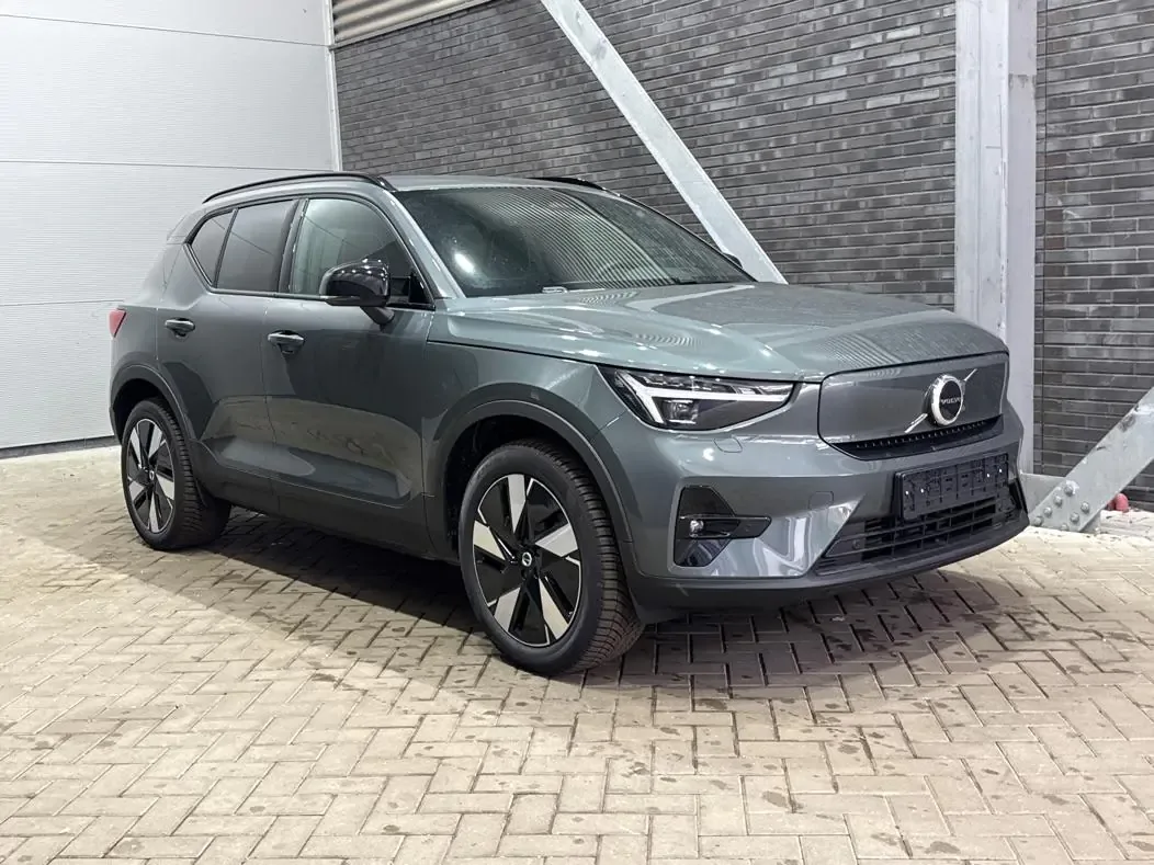 Volvo EX40 (2026) — foto 1