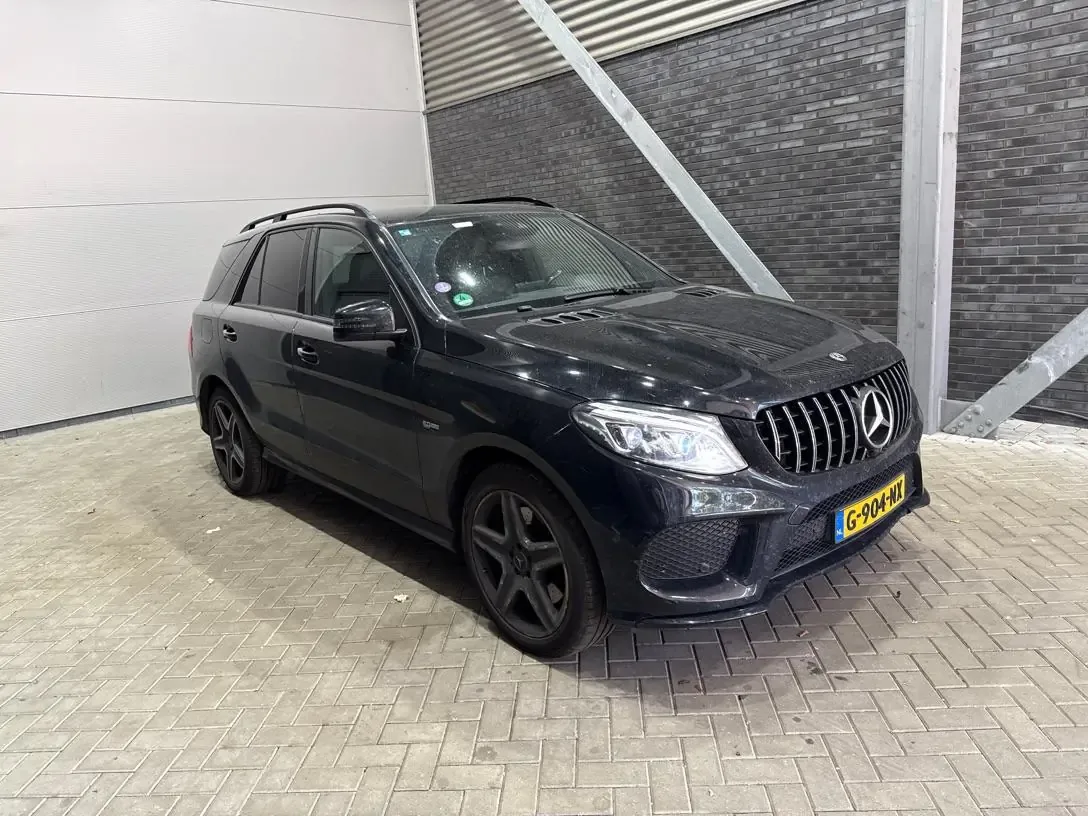 Mercedes-Benz GLE (2017) — foto 1