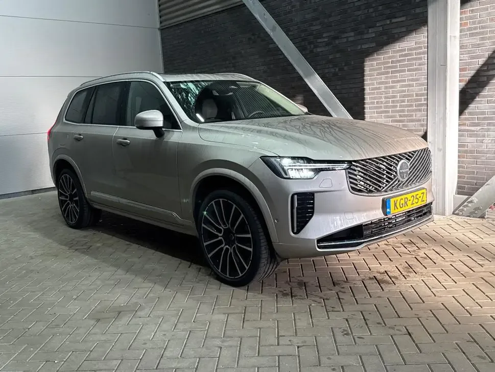 Volvo XC90 (2026) — foto 1