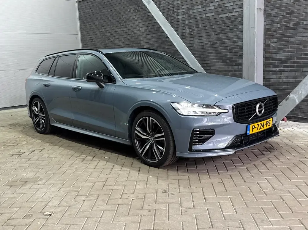 Volvo V60 (2022) — foto 1