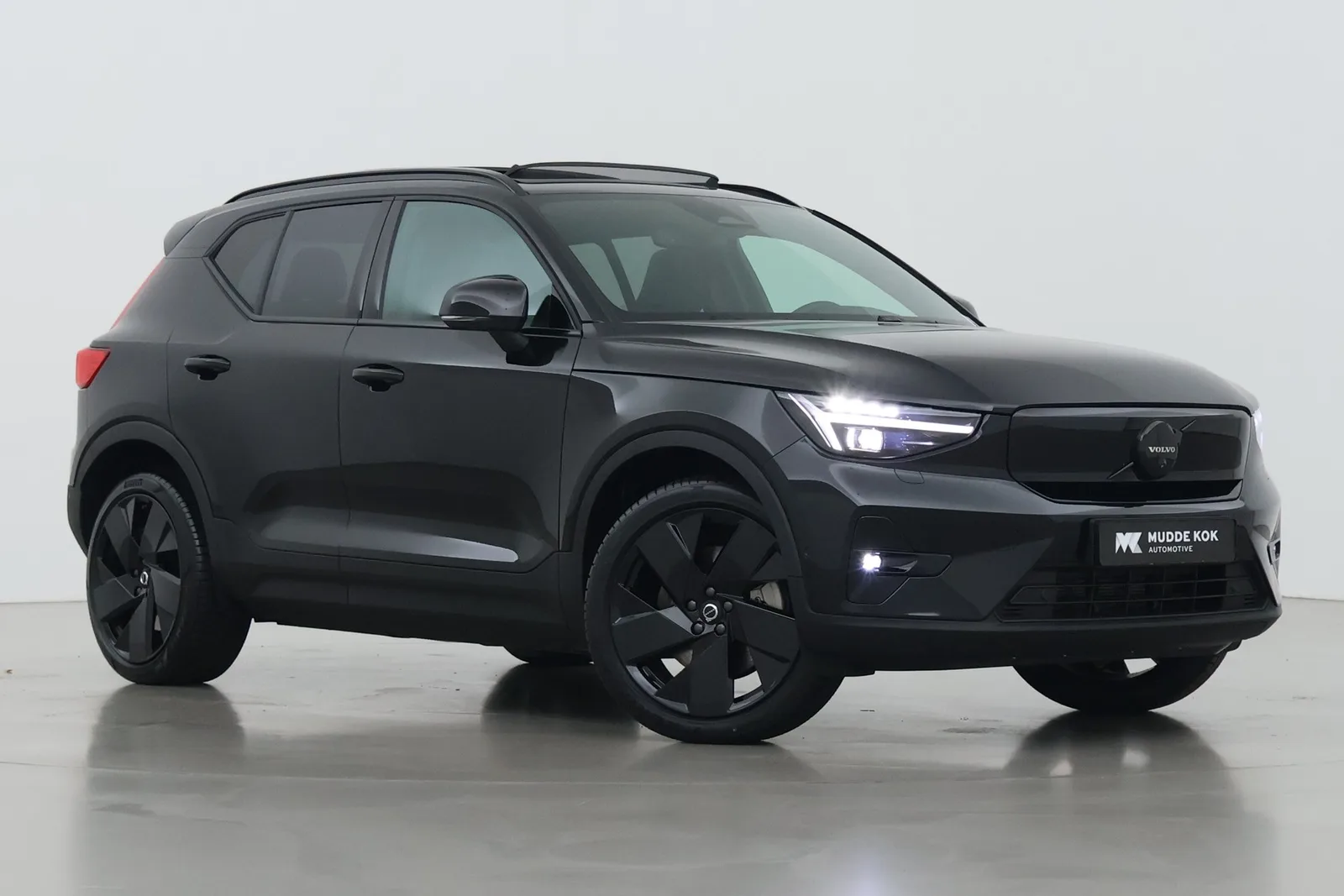 Volvo EX40 (2026) — foto 1