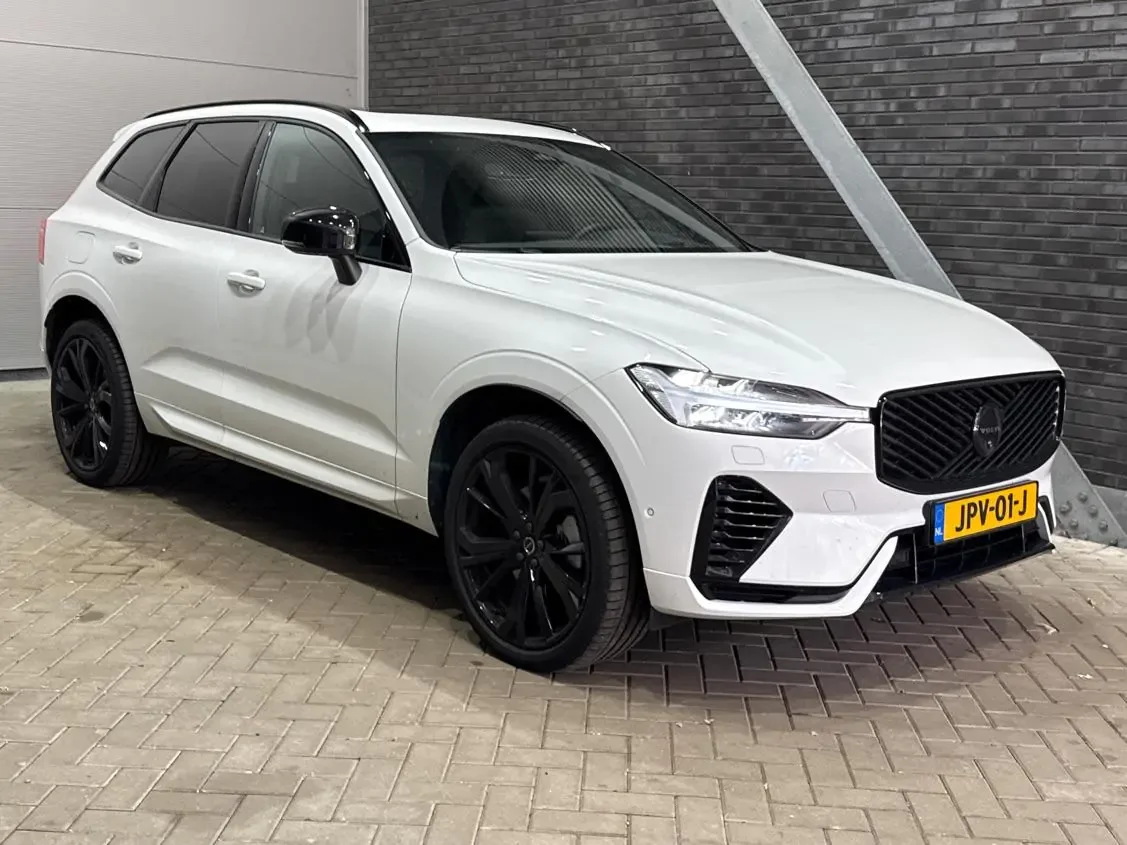 Volvo XC60 (2025) — foto 1
