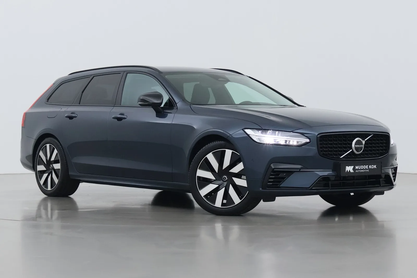 Volvo V90 (2025) — foto 1