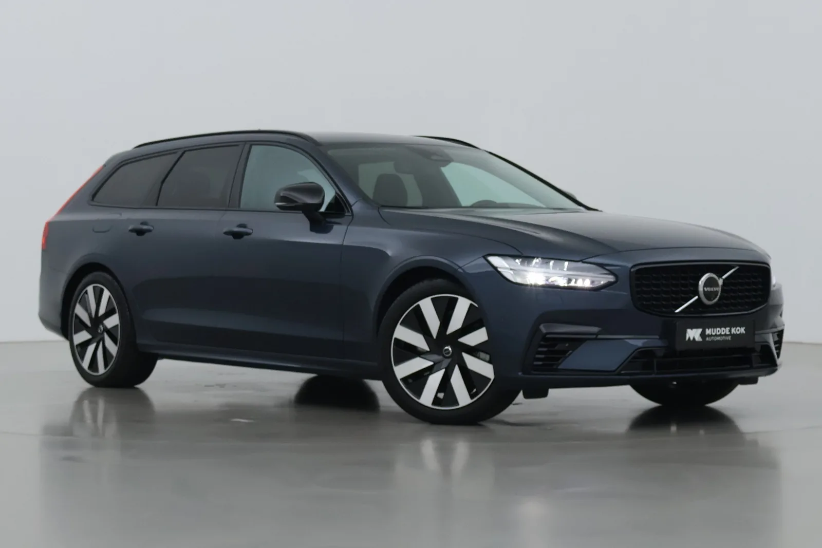 Volvo V90 (2024) — foto 1