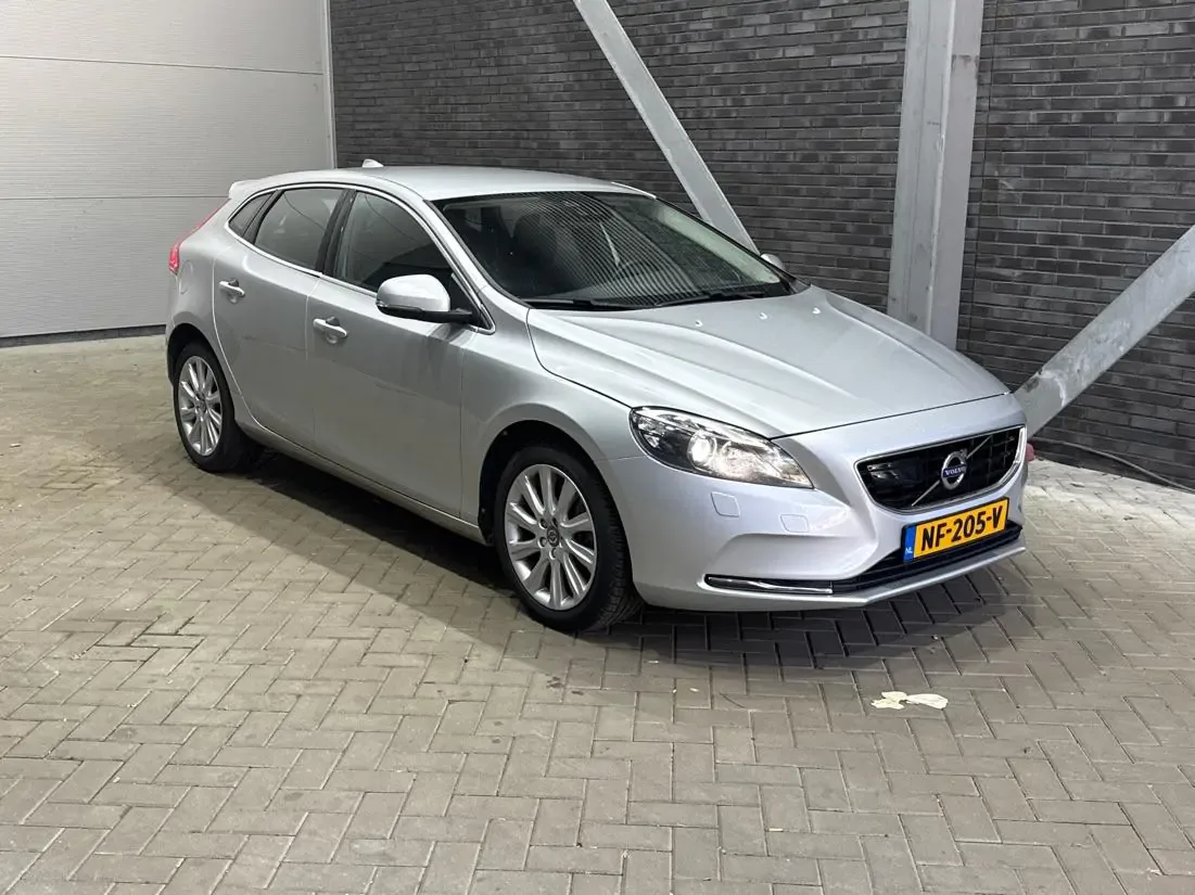 Volvo V40 (2016) — foto 1