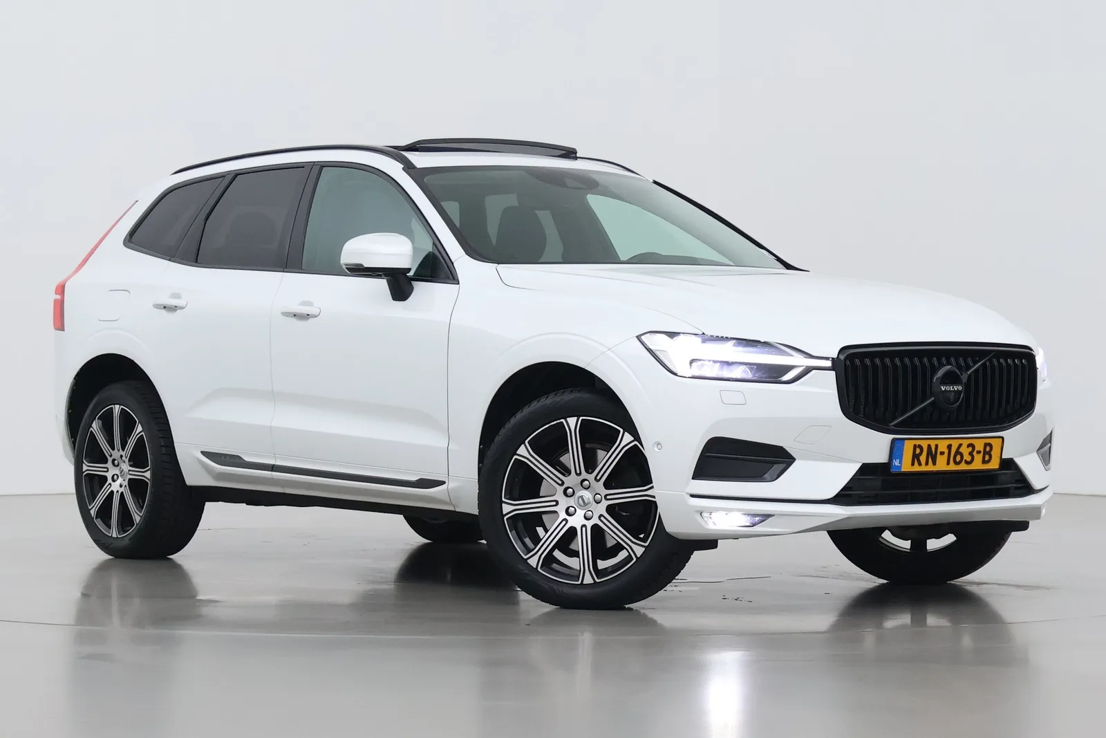 Volvo XC60 (2018) — foto 1