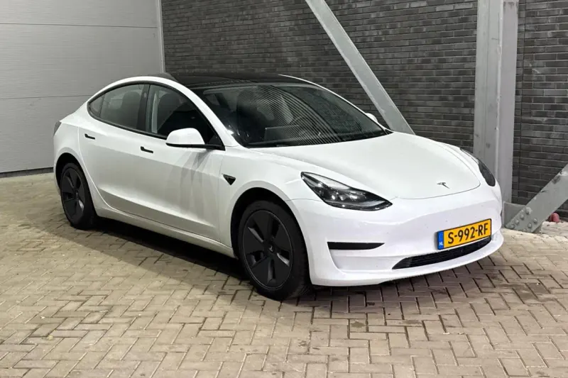 Tesla Model 3 (2023)