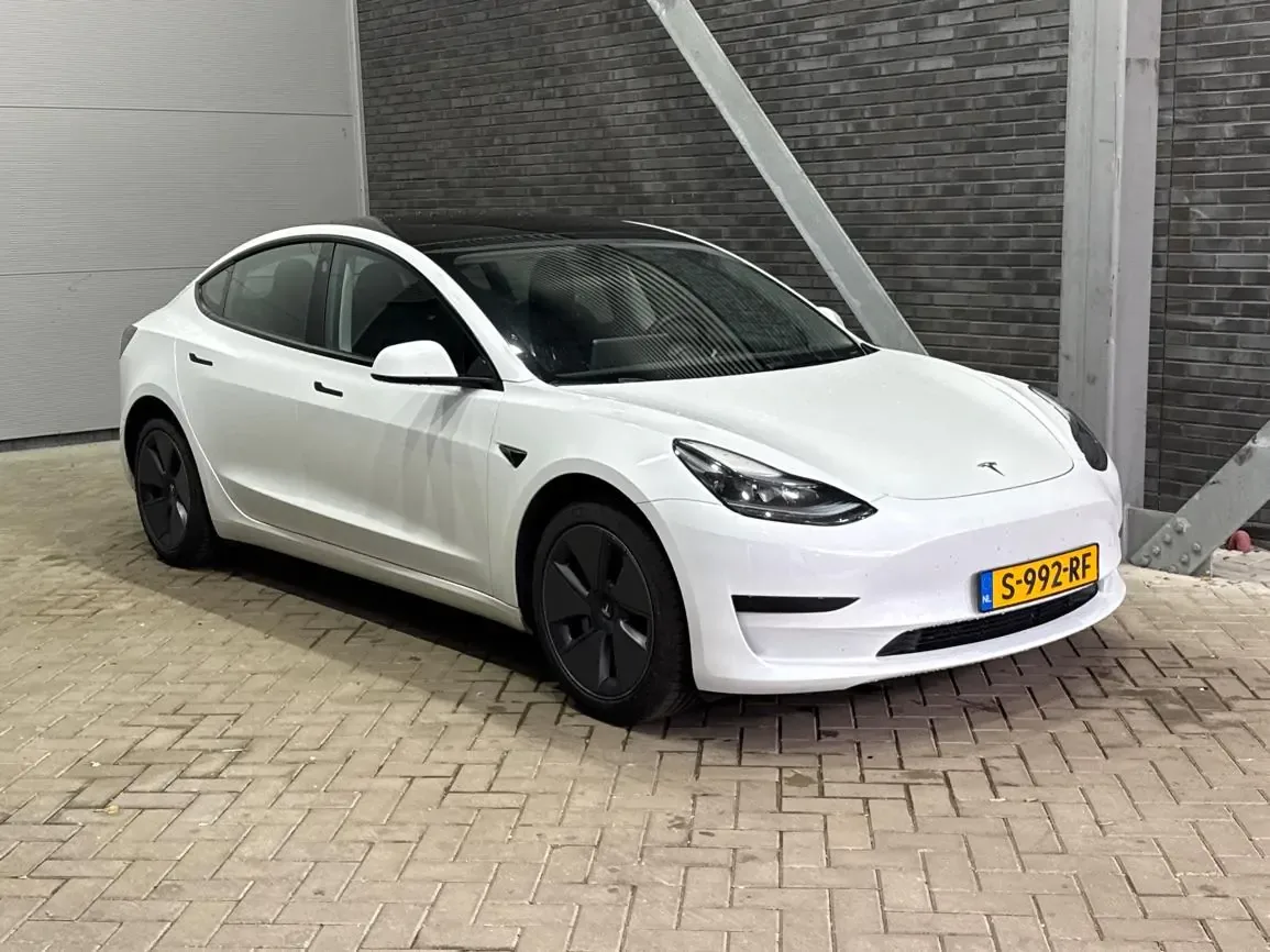 Tesla Model 3 (2023) — foto 1