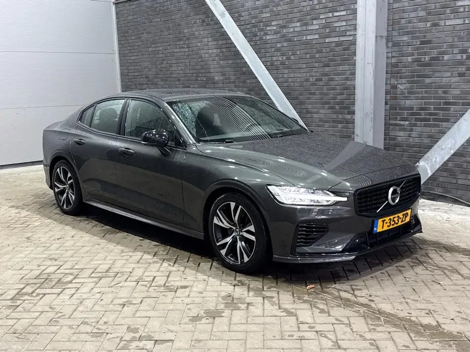 Volvo S60 (2020) — foto 1