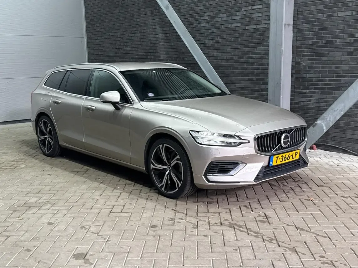 Volvo V60 (2022) — foto 1