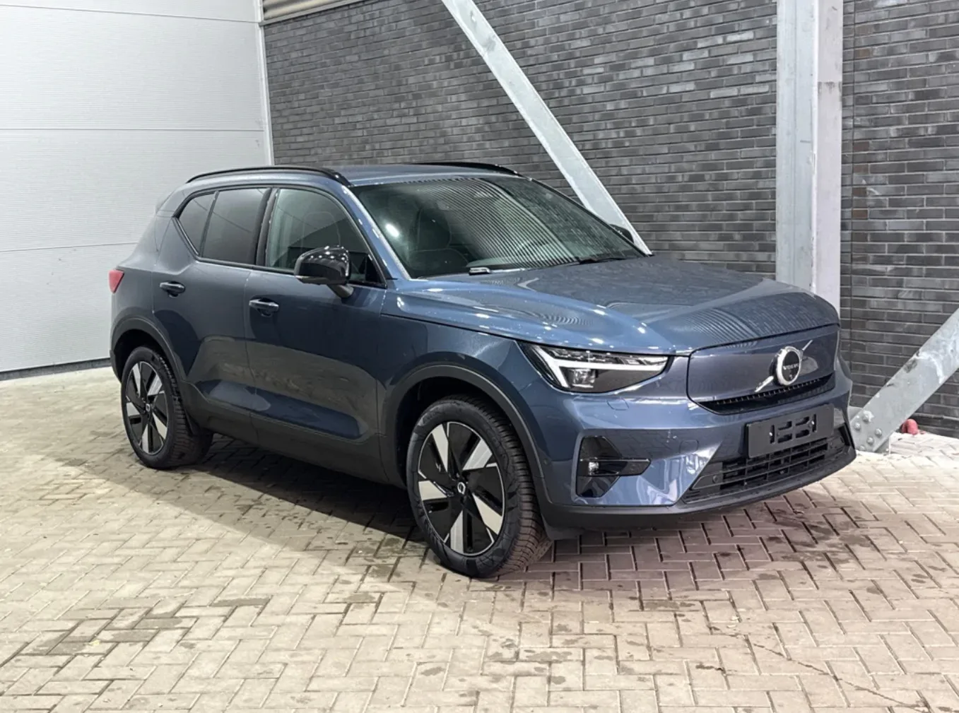 Volvo EX40 (2026) — foto 1
