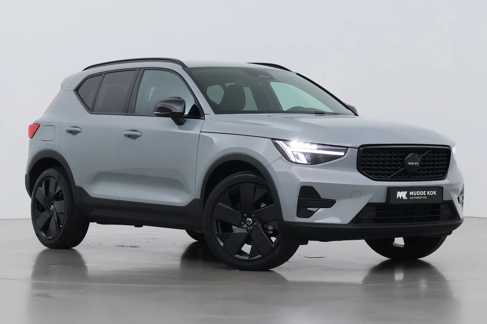 Volvo XC40 (2025) — foto 1