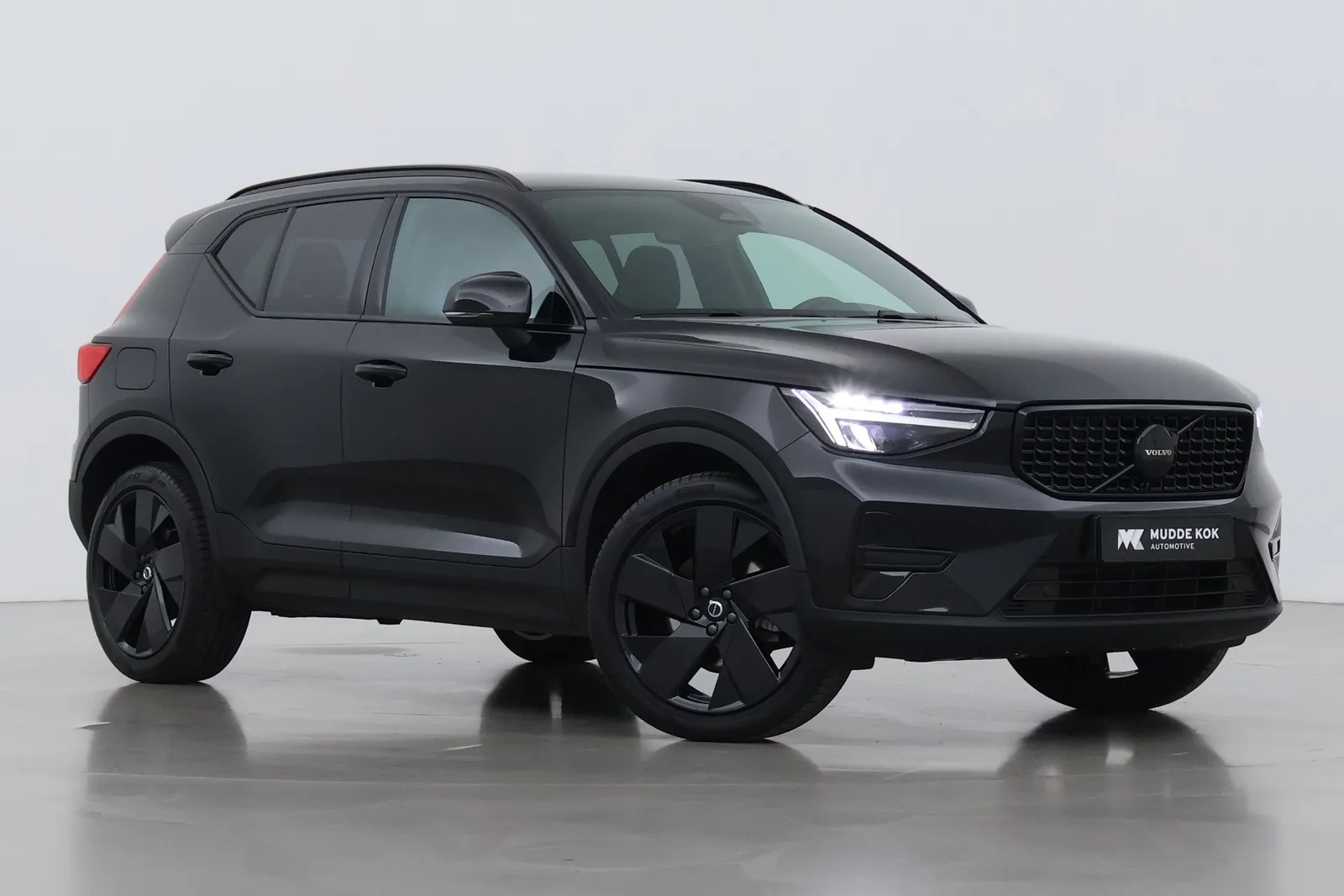 Volvo XC40 (2025) — foto 1