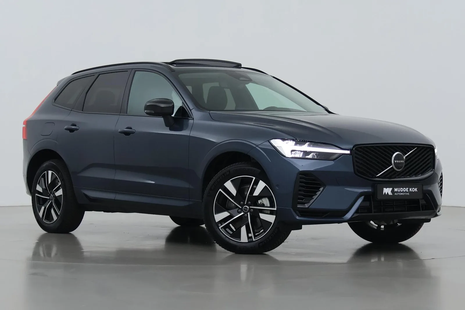 Volvo XC60 (2025) — foto 1
