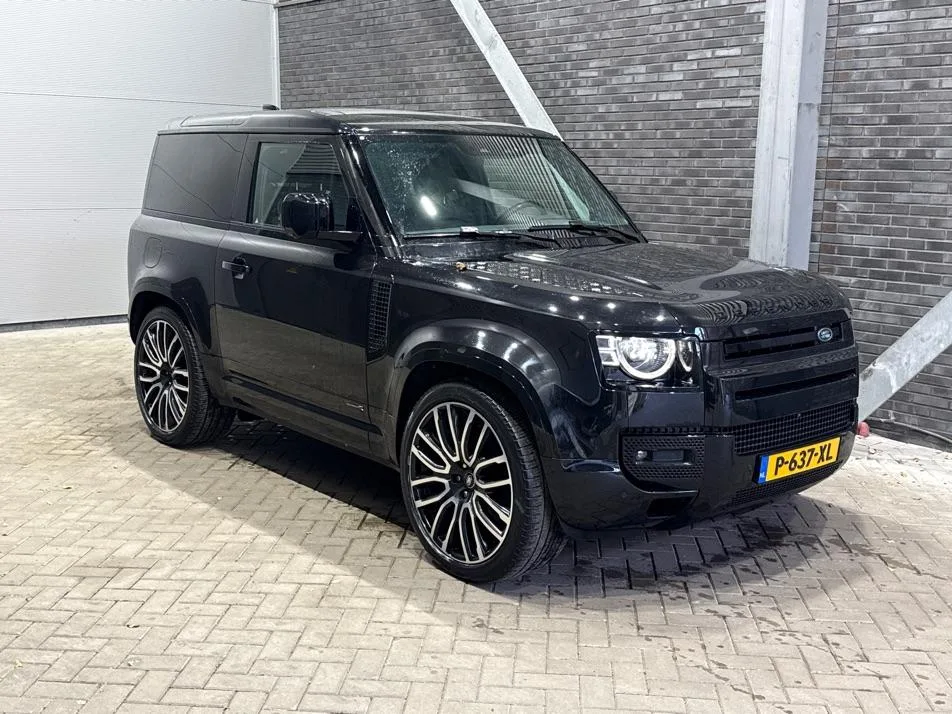 Land Rover Defender (2021) — foto 1