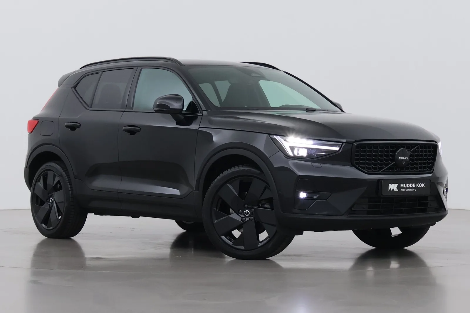 Volvo XC40 (2025) — foto 1