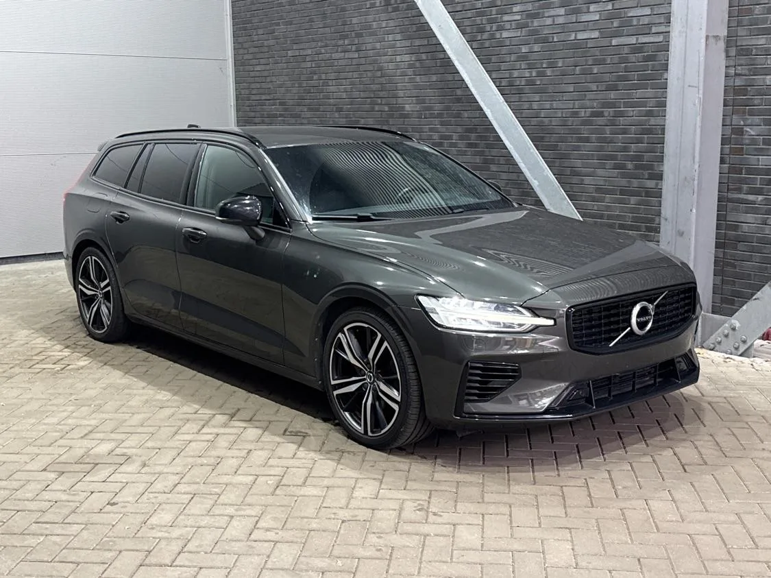 Volvo V60 (2022) — foto 1
