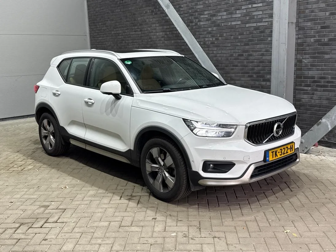 Volvo XC40 (2018) — foto 1