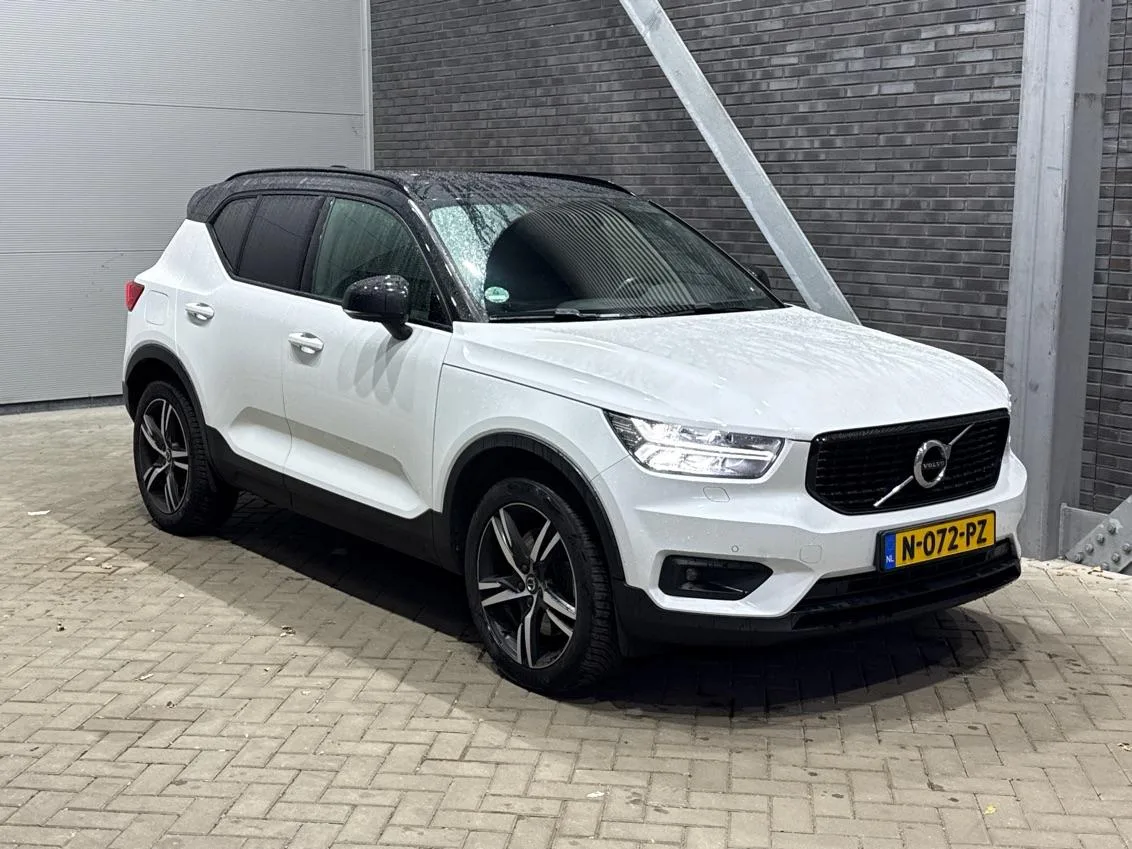 Volvo XC40 (2019) — foto 1